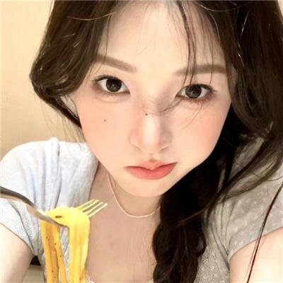 绯红色的窗帘